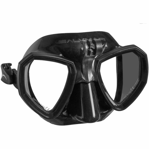 TRINITY Maschera in silicone con attacco Gopro integrato Vetro temperato Silicone anallergico di alta qualità Volume interno ridotto, conferisce un’ottima visibilità e aderenza Adatta per free diving , spearfishing , snorkeling e scuba diving L’attacco integrato GoPro permette di montare facilmente la action-cam e di registrare video e foto in modo semplice riprendendo esattamente ciò’ che stai guardando